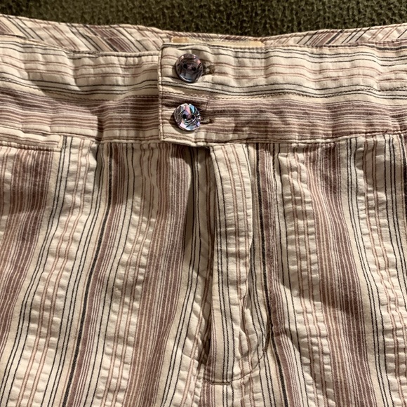 Columbia “River Resort” striped shorts. Inseam 12 inches. Size 8 - Picture 5 of 12